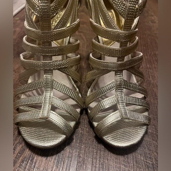 Michael Kors Gold Strappy Heels Size 8 - Picture 4 of 16